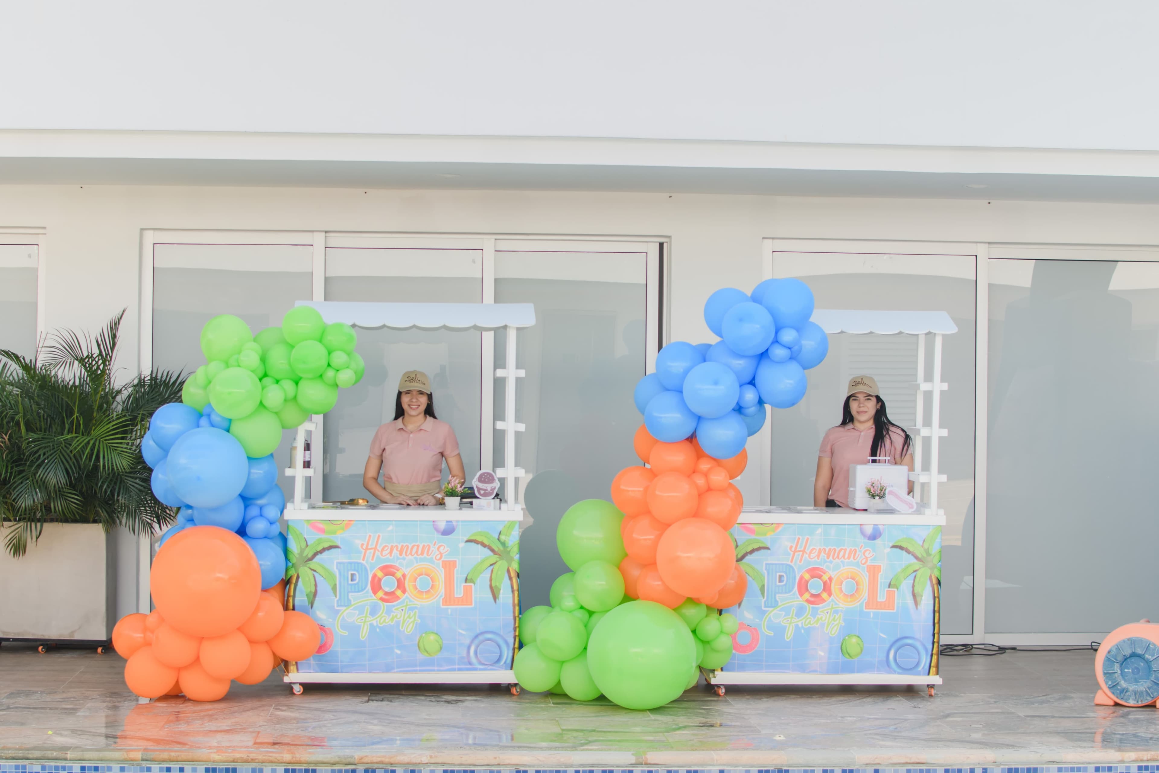 DeliEstación pool party